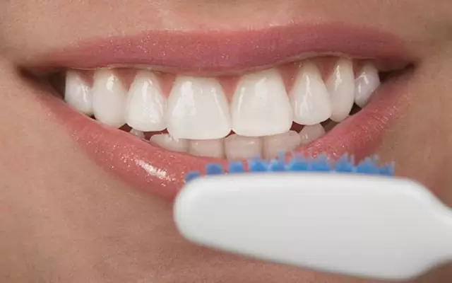 خمیردندان و نخ دندان مناسب کامپوزیت 
